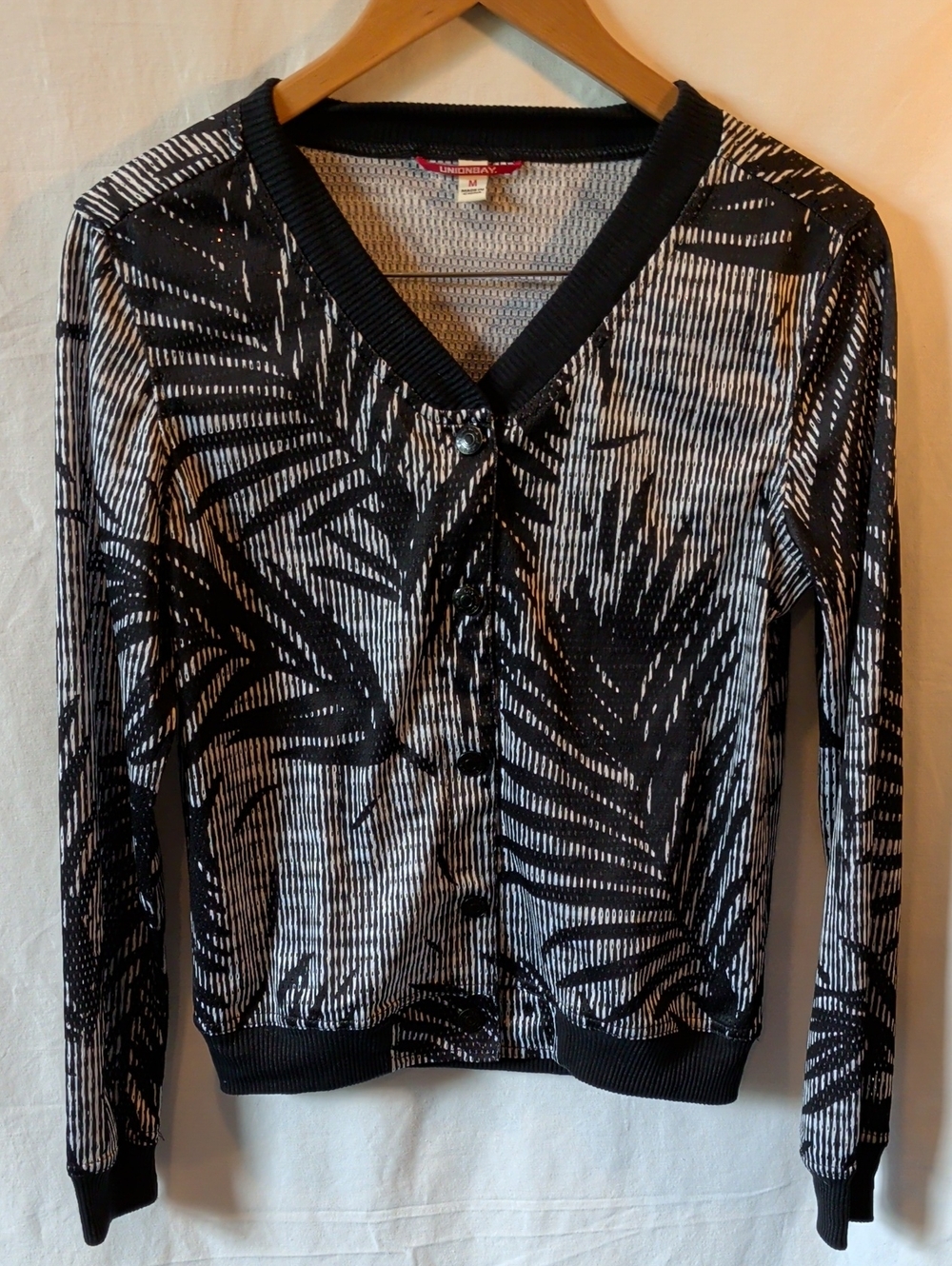 UNIONBAY Black and White Abstract Leaf V‑Neck Blouse